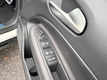 Alfa Romeo Junior 1.2 MHEV Ibrida e-DCT Euro 6 (s/s) 5dr