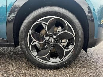 Alfa Romeo Junior 1.2 MHEV Ibrida e-DCT Euro 6 (s/s) 5dr