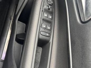 Alfa Romeo Junior 1.2 MHEV Ibrida e-DCT Euro 6 (s/s) 5dr