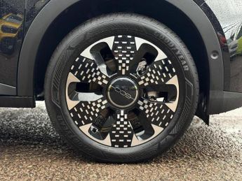 Fiat 600 1.2 MHEV La Prima SUV 5dr Petrol Hybrid e-DCT Euro 6 (s/s) (136 