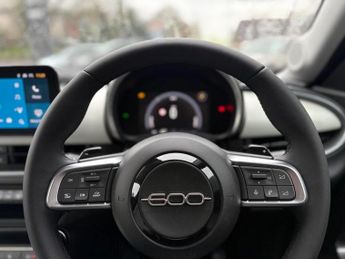 Fiat 600 1.2 MHEV La Prima SUV 5dr Petrol Hybrid e-DCT Euro 6 (s/s) (136 