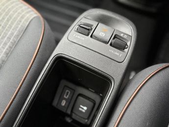 Fiat 500e C 42kWh Icon Convertible 2dr Electric Auto (118 ps)