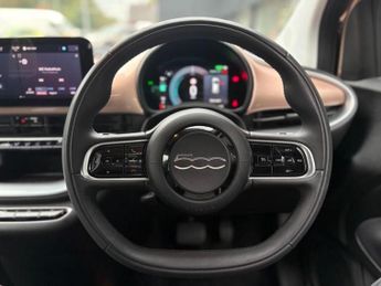 Fiat 500e C 42kWh Icon Convertible 2dr Electric Auto (118 ps)