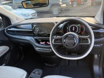 Fiat 500e 42kWh La Prima Auto 3dr