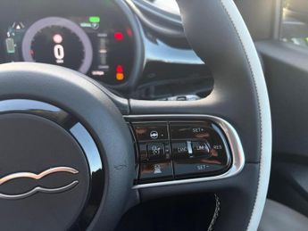 Fiat 500e 42kWh La Prima Auto 3dr