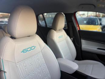 Fiat 600e 54kWh La Prima Auto 5dr