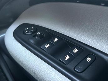 Fiat 600e 54kWh La Prima Auto 5dr