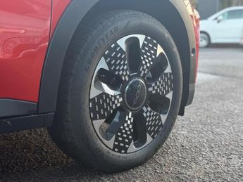 Fiat 600e 54kWh La Prima Auto 5dr