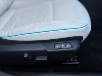 Fiat 600e 54kWh La Prima Auto 5dr