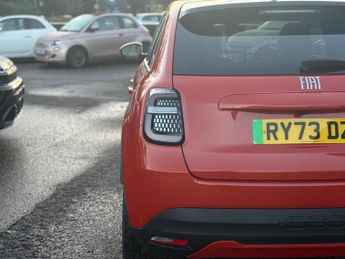 Fiat 600e 54kWh La Prima SUV 5dr Electric Auto (156 ps)