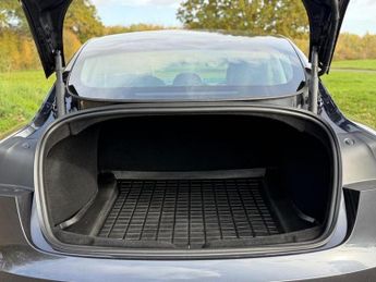 TESLA Model 3 (Dual Motor) Long Range Auto 4WDE 4dr