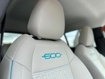 Fiat 600 1.2 MHEV La Prima SUV 5dr Petrol Hybrid e-DCT Euro 6 (s/s) (100 