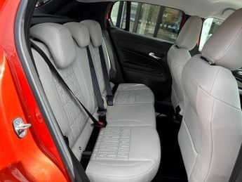 Fiat 600 1.2 MHEV La Prima SUV 5dr Petrol Hybrid e-DCT Euro 6 (s/s) (100 