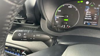 Toyota Yaris 1.5 VVT-h Icon Hatchback 5dr Petrol Hybrid E-CVT Euro 6 (s/s) (1