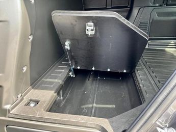 Land Rover Defender 110 3.0 D350 MHEV X-Dynamic HSE Hard Top SUV Auto 4WD MWB Euro 6 (s/