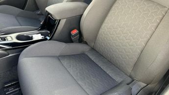 Toyota Corolla 1.8 VVT-h GPF Icon Tech Hatchback 5dr Petrol Hybrid CVT Euro 6 (