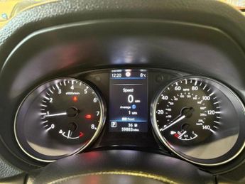 Nissan Qashqai 1.3 DIG-T N-Connecta Glass Roof SUV 5dr Petrol DCT Auto