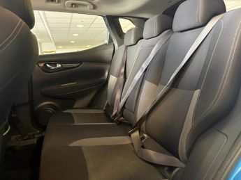 Nissan Qashqai 1.3 DIG-T N-Connecta Glass Roof SUV 5dr Petrol DCT Auto