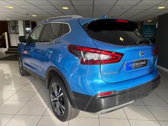 Nissan Qashqai 1.3 DIG-T N-Connecta Glass Roof SUV 5dr Petrol DCT Auto