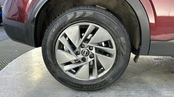 Nissan Qashqai 1.3 DIG-T MHEV Acenta Premium SUV 5dr Petrol Hybrid XTRON Euro 6