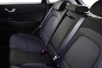 Hyundai KONA 39kWh SE Connect SUV 5dr Electric Auto (10.5kW Charger) (136 ps)