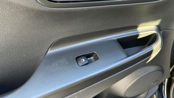 Hyundai KONA 39kWh SE Connect SUV 5dr Electric Auto (10.5kW Charger) (136 ps)