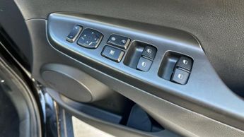 Hyundai KONA 39kWh SE Connect SUV 5dr Electric Auto (10.5kW Charger) (136 ps)