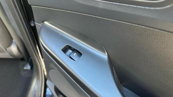 Hyundai KONA 39kWh SE Connect SUV 5dr Electric Auto (10.5kW Charger) (136 ps)