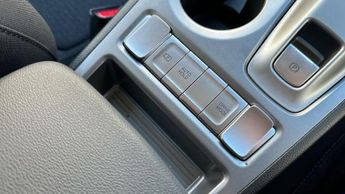 Hyundai KONA 39kWh SE Connect SUV 5dr Electric Auto (10.5kW Charger) (136 ps)