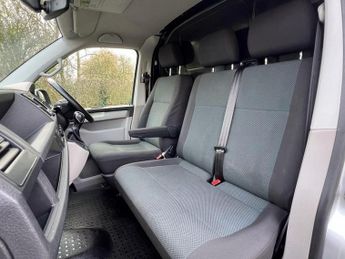 Volkswagen Transporter 2.0 TDI T32 BlueMotion Tech Highline DSG FWD LWB Euro 6 (s/s) 5d