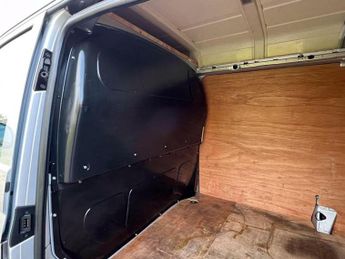 Volkswagen Transporter 2.0 TDI T32 BlueMotion Tech Highline DSG FWD LWB Euro 6 (s/s) 5d