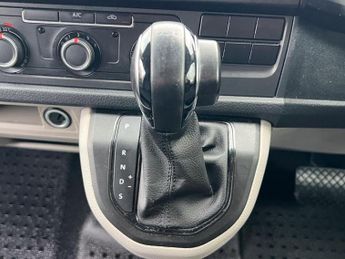 Volkswagen Transporter 2.0 TDI T32 BlueMotion Tech Highline DSG FWD LWB Euro 6 (s/s) 5d