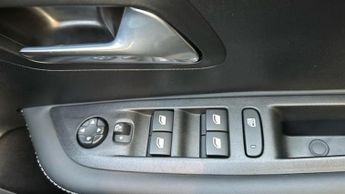 Peugeot 208 1.2 HYBRID Allure Hatchback 5dr Petrol Hybrid e-DSC6 Euro 6 (s/s