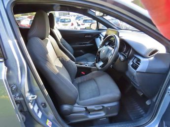 Toyota C-HR 1.8 VVT-h Design SUV 5dr Petrol Hybrid CVT Euro 6 (s/s) (122 ps)