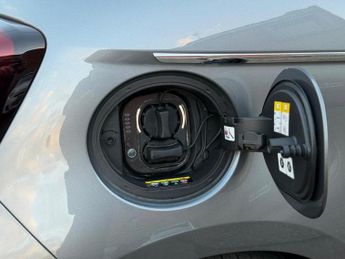 Fiat 500e 42kWh La Prima Hatchback 3dr Electric Auto (118 ps)