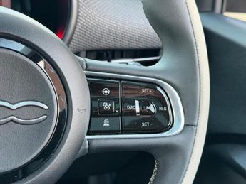 Fiat 500e 42kWh La Prima Hatchback 3dr Electric Auto (118 ps)