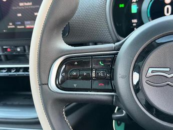 Fiat 500e 42kWh La Prima Hatchback 3dr Electric Auto (118 ps)