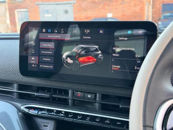 Fiat 500e 42kWh La Prima Hatchback 3dr Electric Auto (118 ps)