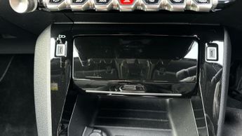 Peugeot E-2008 54kWh GT SUV 5dr Electric Auto (7kW Charger) (156 ps)