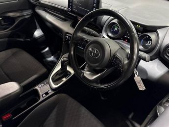Toyota YARIS 1.5 Hybrid Design 5dr CVT