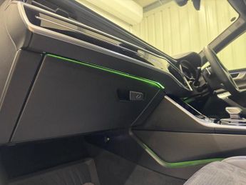 Audi A6 Avant 2.0 TDI 40 Black Edition Estate 5dr Diesel S Tronic quattro | Fu