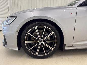 Audi A6 Avant 2.0 TDI 40 Black Edition Estate 5dr Diesel S Tronic quattro | Fu