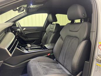 Audi A6 Avant 2.0 TDI 40 Black Edition Estate 5dr Diesel S Tronic quattro | Fu