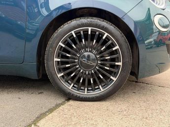 Fiat 500e C 42kWh La Prima Convertible 2dr Electric Auto (118 ps)