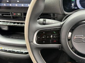 Fiat 500e C 42kWh La Prima Convertible 2dr Electric Auto (118 ps)