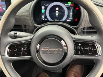 Fiat 500e C 42kWh La Prima Convertible 2dr Electric Auto (118 ps)