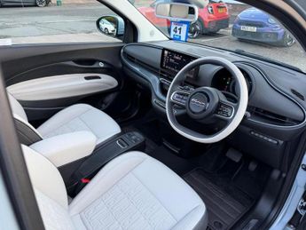 Fiat 500e C 42kWh La Prima Convertible 2dr Electric Auto (118 ps)