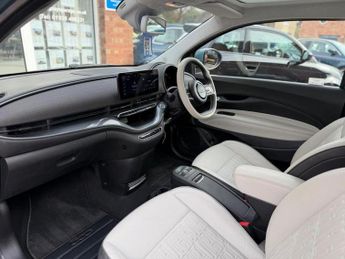 Fiat 500e 42kWh La Prima Hatchback 3dr Electric Auto (118 ps)