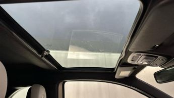 Fiat 500e 42kWh Giorgio Armani Hatchback 3dr Electric Auto (118 ps)