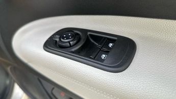 Fiat 500e 42kWh Giorgio Armani Hatchback 3dr Electric Auto (118 ps)